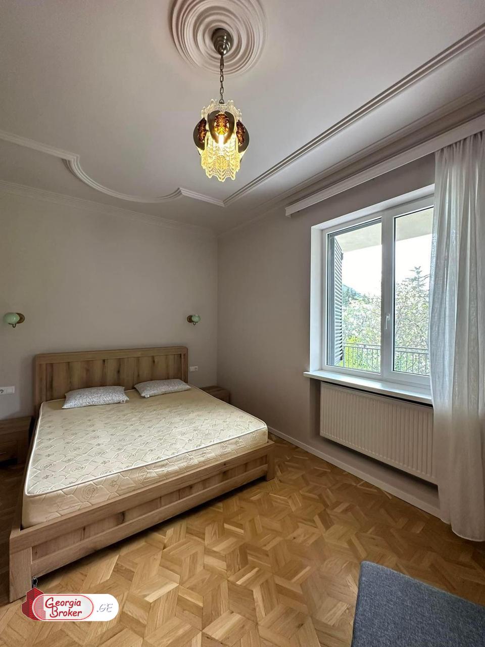 იყიდება ახალი გარემონტებული 9 ოთახიანი სახლი არმაზში